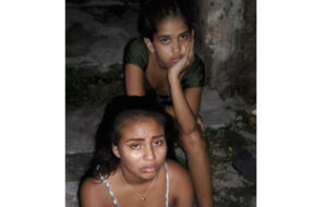 Meninas de 14 anos encontradas boiando em igarapé foram fotografadas antes de ir para o tribunal da morte 1 7F6AF6EF C323 463F BEEA 32C67556CF8D