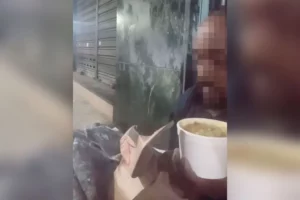 Cliente compra sopa e pede entrega para morador de rua no RJ 2 1024x682 1