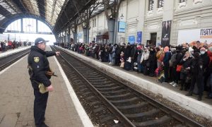 pessoas trem ucrania