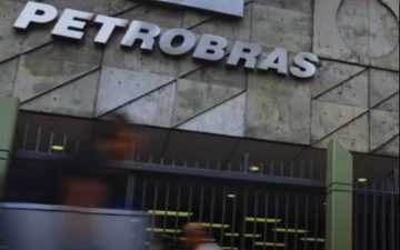 Petrobras anuncia reajuste no preço da gasolina para distribuidoras