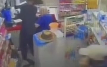Imagens revelam momento em que comerciante é morto durante assalto em Manaus