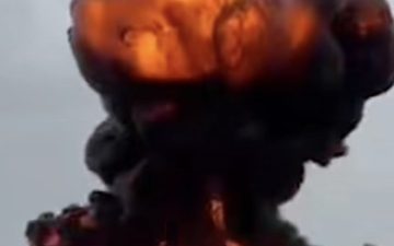Jato executivo explode após tentativa de pouso de emergência e deixa dois mortos
