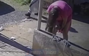Mulher dá à luz na área externa de casa e cena é registrada por câmera