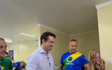 Governo do Amazonas entrega próteses ortopédicas e oculares a pacientes em Manaus