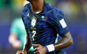 Aos 500 jogos, Vini Jr. iguala Ronaldinho e Romário em participações em gols em Copas