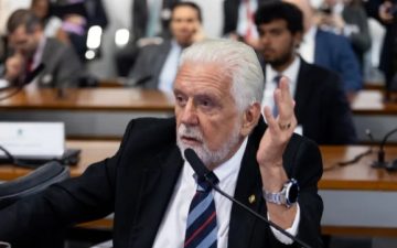 Jaques Wagner deixa liderança do governo no Senado após conversa com Lula