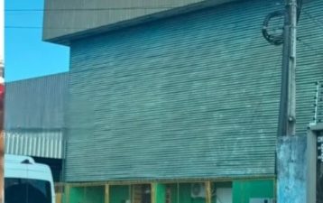Pais denunciam infestação de pombos em escola de Manaus e cobram interdição após suspeita de morte de professora por histoplasmose