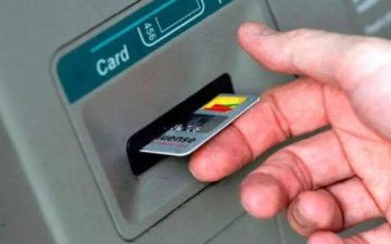 Bancos podem exigir autorização de parente para liberar Pix e saques de clientes com 60 anos ou mais; entenda a proposta