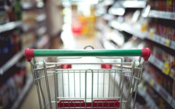 Supermercado é condenado a pagar R$ 500 mil por vender produtos impróprios para consumo em Manaus.