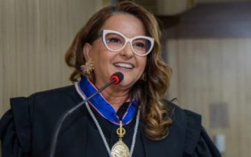 Laura Maria Santiago Lucas toma posse como juíza titular do TRE-AM
