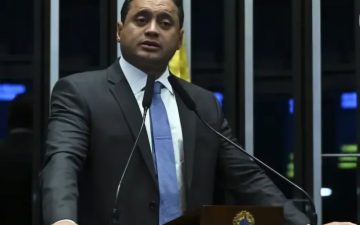 Fraude no INSS: Esposa, filha e irmãs do senador Weverton Rocha são alvos de operação da PF