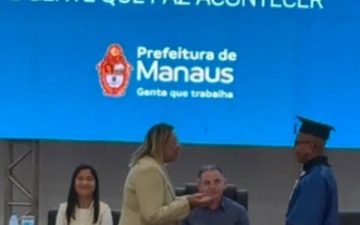 ALUNOS DO PROGRAMA BOLSA UNIVERSIDADE RECEBEM CERTIFICADOS EM CERIMÔNIA NA PREFEITURA DE MANAUS