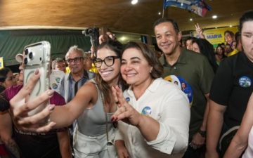 Professora Maria cumpre agenda de campanha com entrevista, bandeiraço e reunião em Manaus