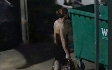 Câmeras ajudam polícia a identificar mulher suspeita de abandonar recém-nascida em lixeira de condomínio