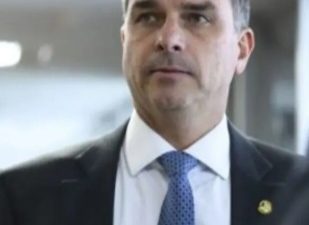 Lula pede inelegibilidade de Flávio Bolsonaro ao TSE por suposto abuso econômico em Barretos