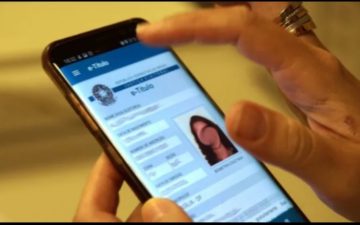 Saiba como usar o e-Título: eleitores devem baixar ou atualizar aplicativo com antecedência