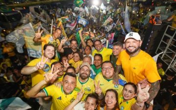 Professora Maria lidera motocarreata e defende ‘independência’ para mudar o Amazonas e o Brasil