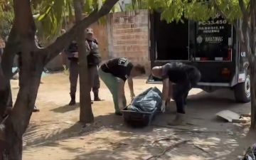 Corpo de mulher é encontrado dentro de saco plástico em área de entulhos em Manaus