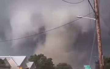 Tempestade severa cobre ruas de gelo e assusta moradores no Texas