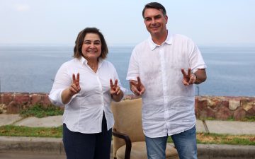 Flávio Bolsonaro defende parceria com Maria do Carmo no Amazonas