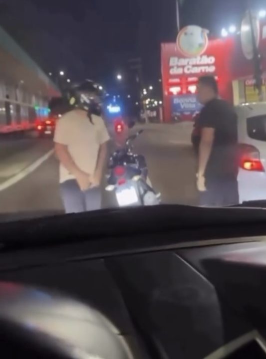 Briga de trânsito em Manaus vira meme nas redes sociais